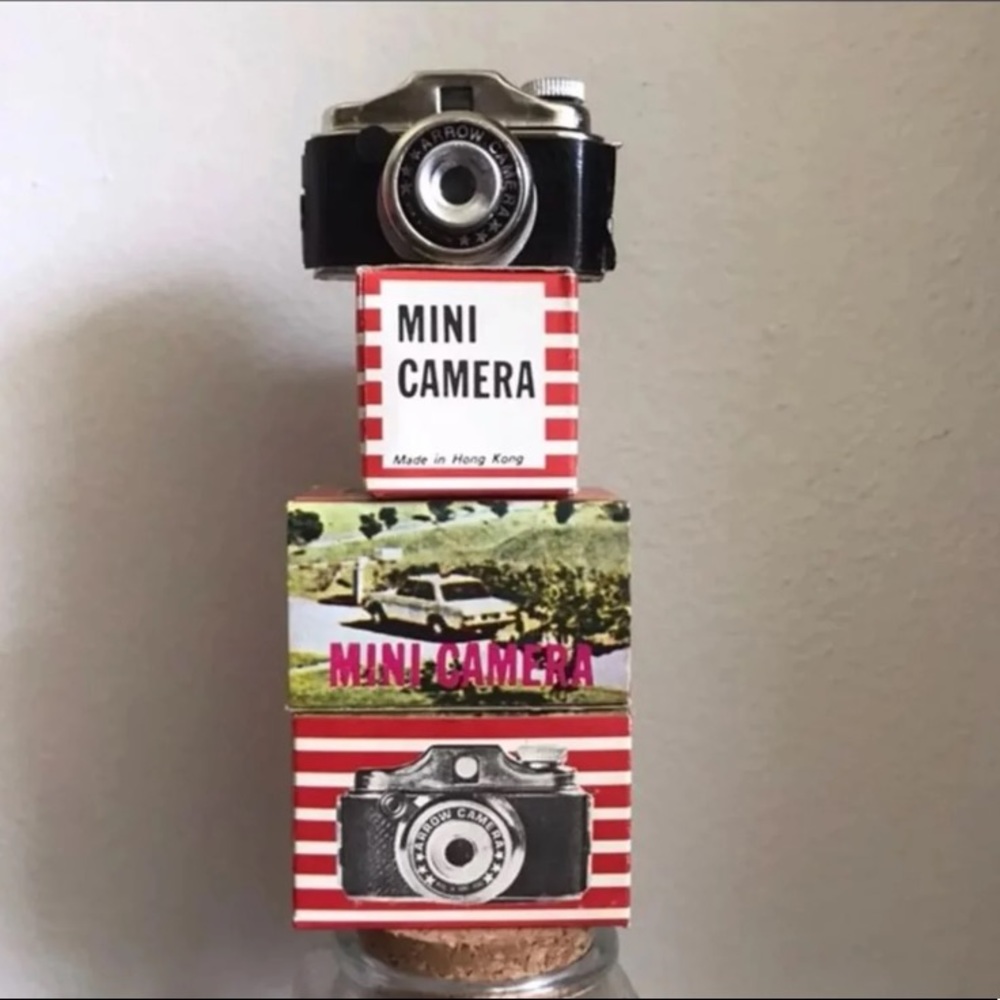 Vintage Hit-style mini "spy" Toy camera